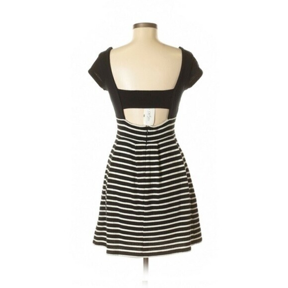 *2/$25*  French Connection Black Striped Open Back Dress Size 0 - Picture 3 of 5